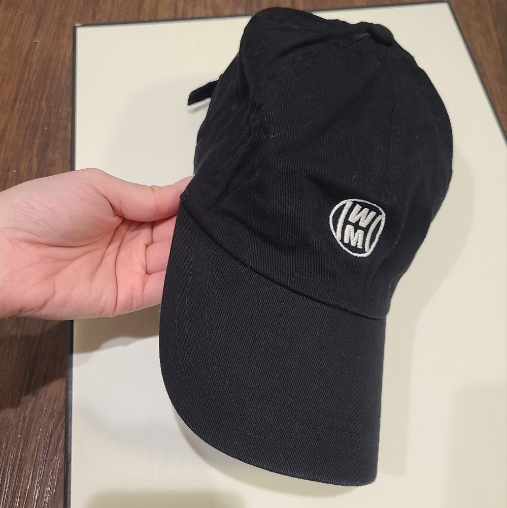 Baseball hat - Picture 1 of 3